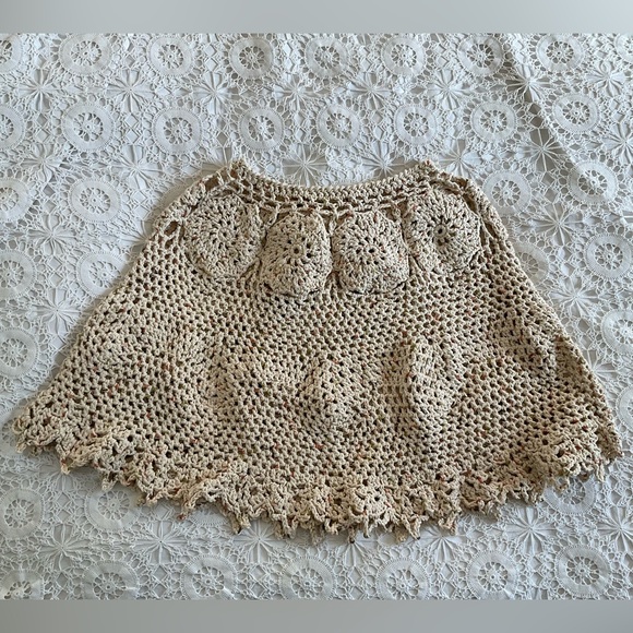 Vintage handmade knit beige floral pattern poncho - Picture 2 of 4